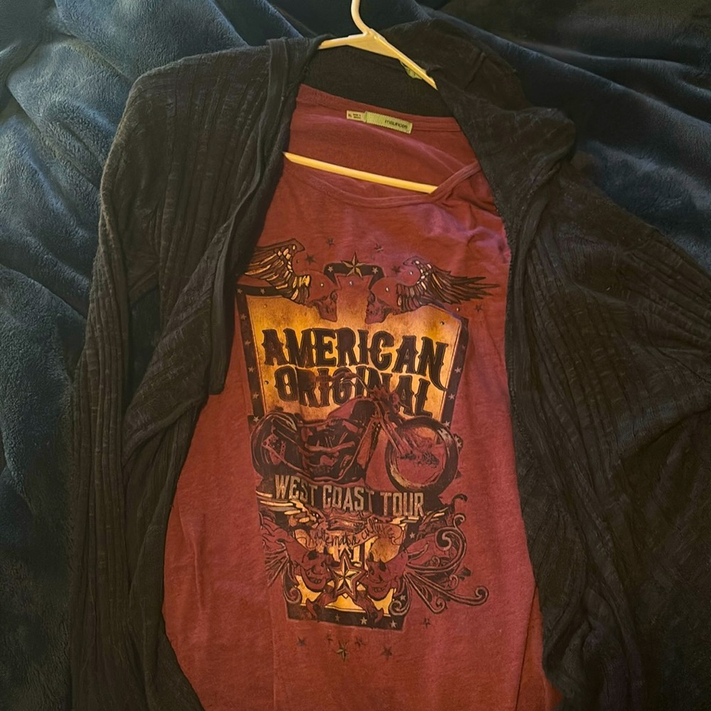 Outfit combo. Shirt with a hooded shawl. Shirt is XL while the shawl is L.